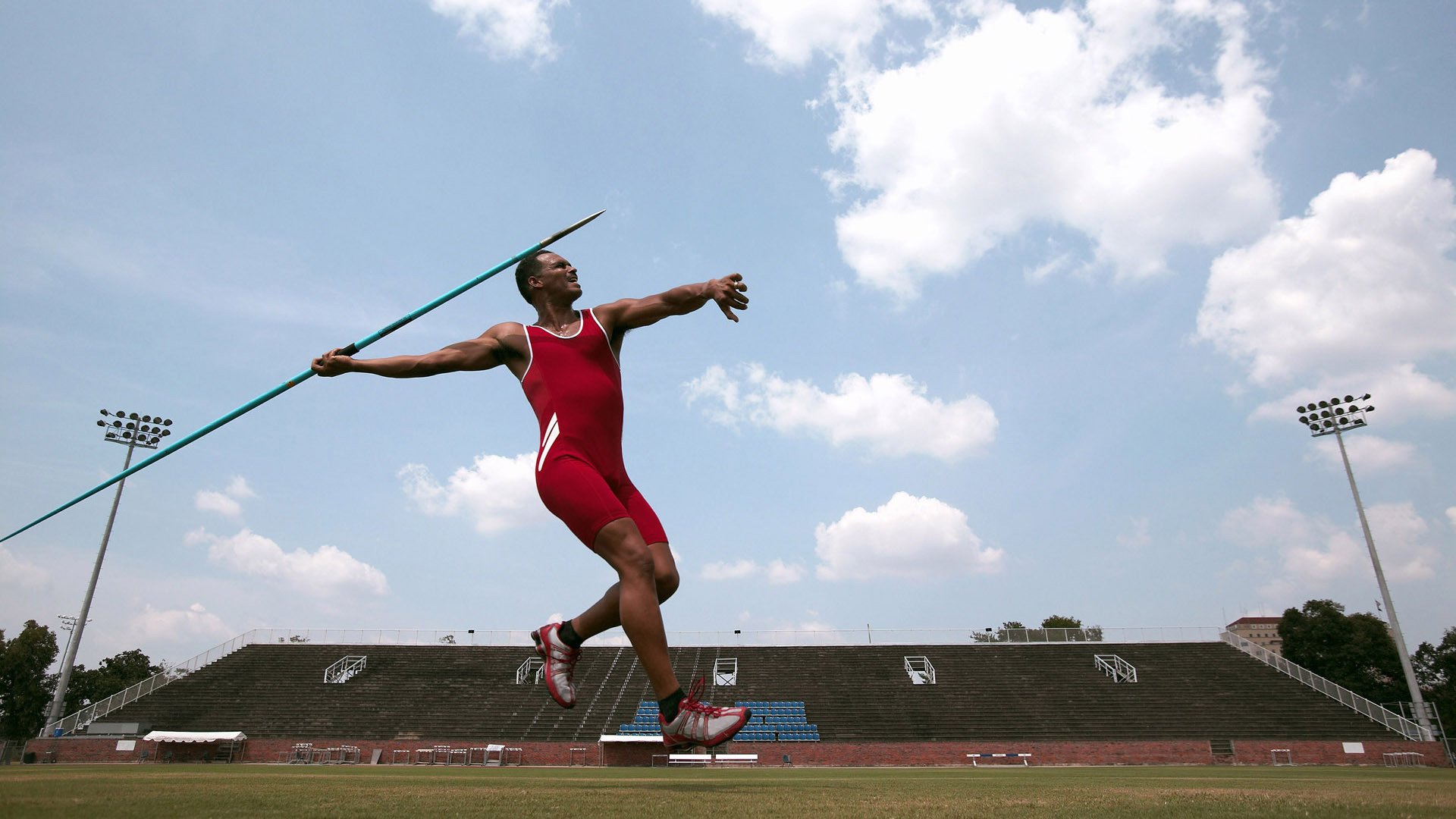 _夜光跑步:用光影点亮城市夜空_,夜光跑道有毒吗