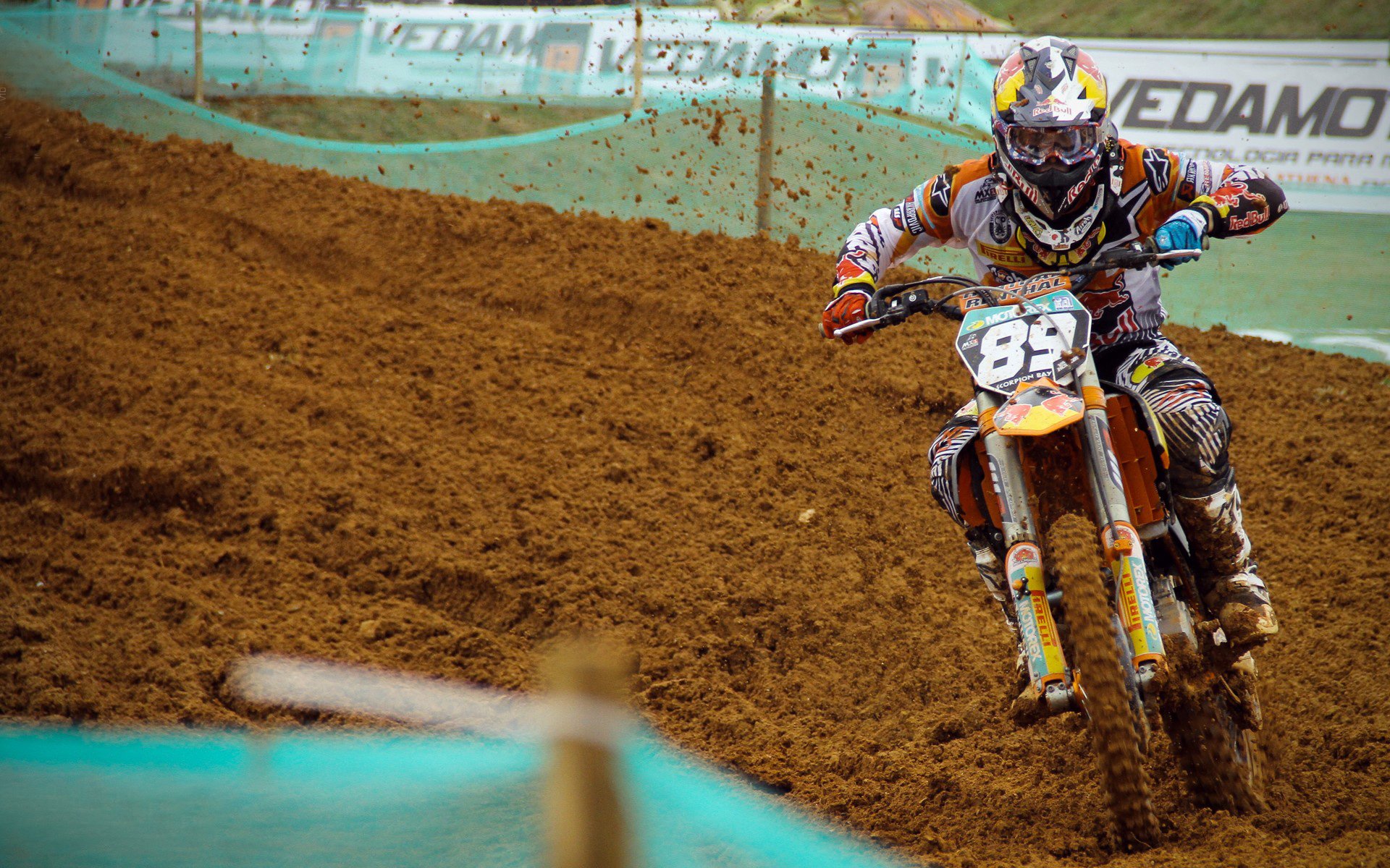 _现场直击:激烈对决中瞬间点燃全场气氛_,激烈的对弈